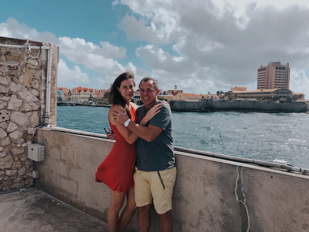Couple traveling in Curacao 